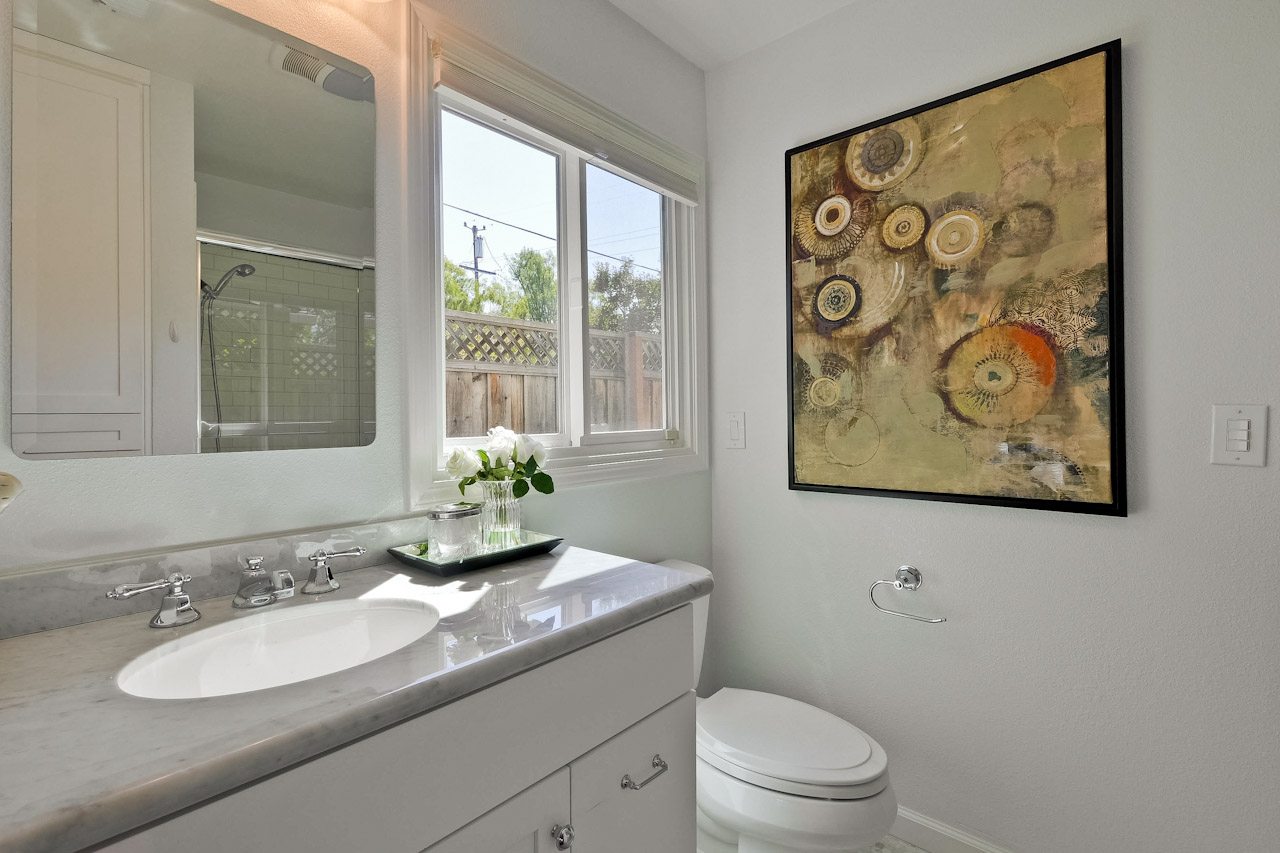 Master Bathroom 1_mls.jpg