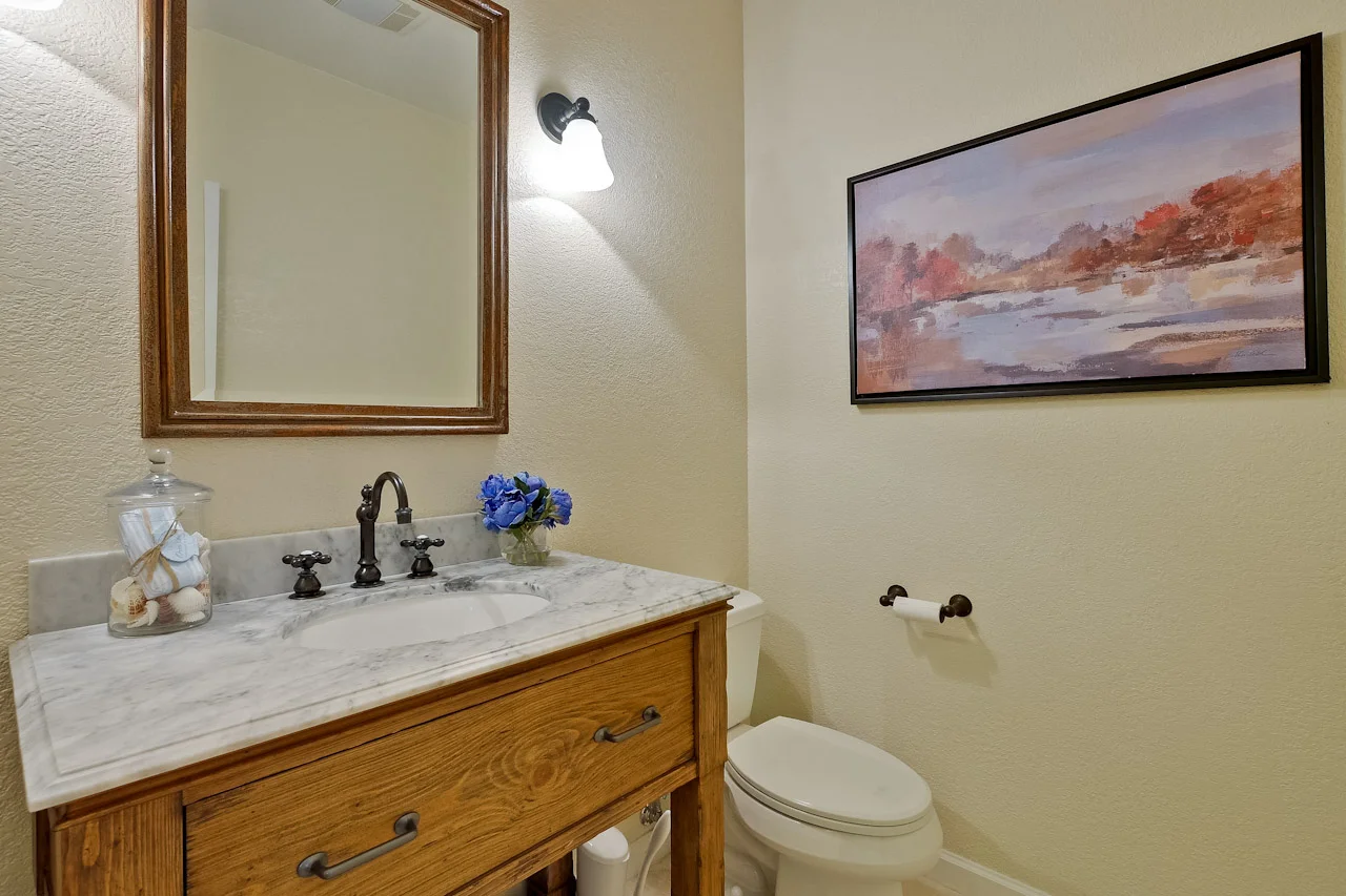 Bathroom 1_mls.jpg