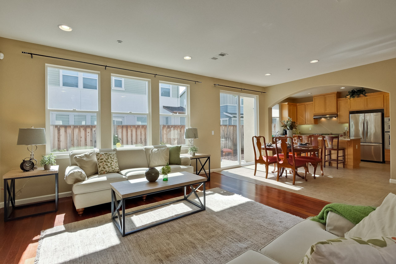 Family Room 6_mls.jpg