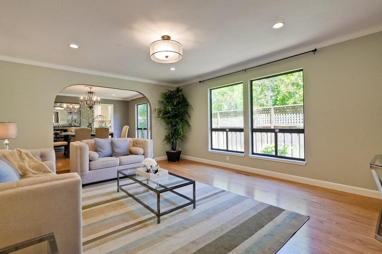 Living Room 1_mls.jpg