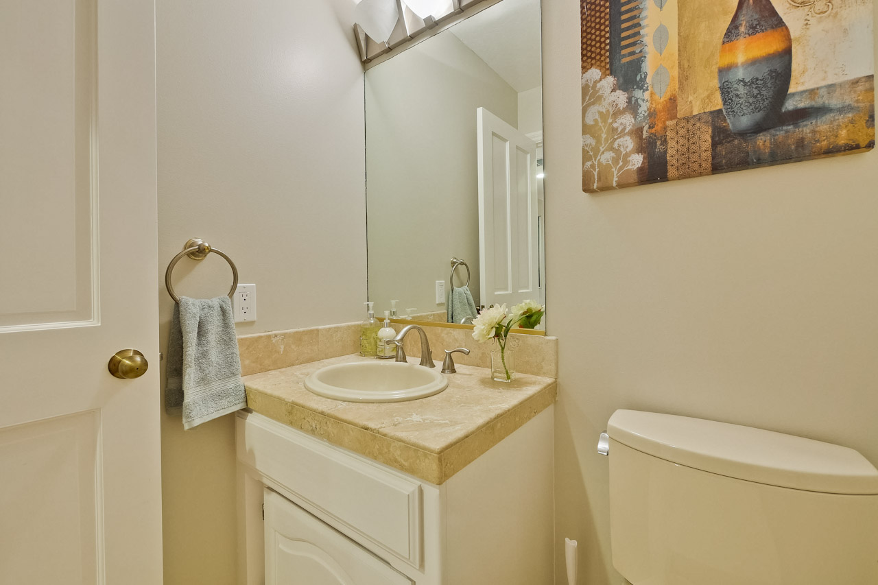 Bathroom 4_mls.jpg
