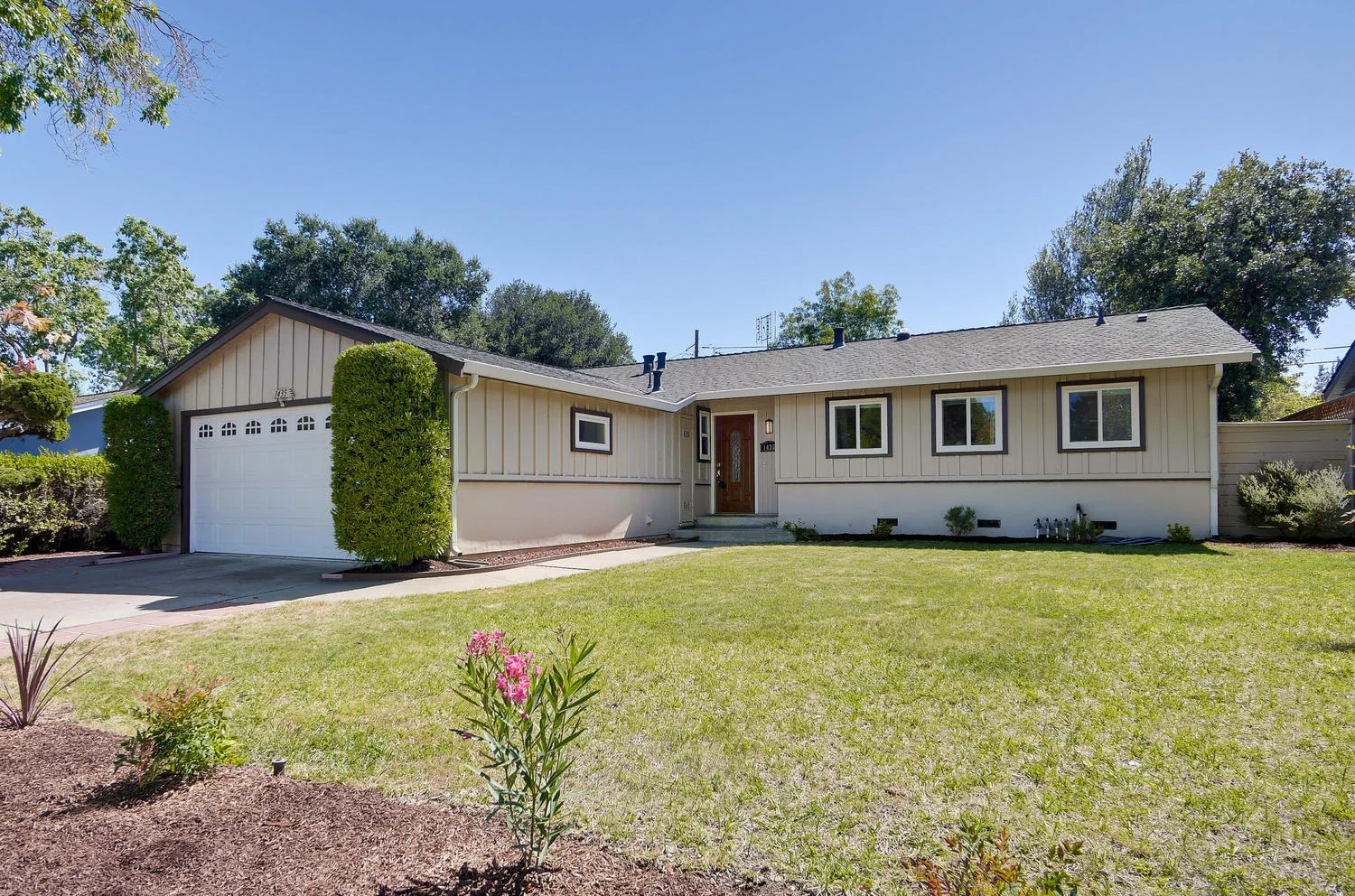 1435 Miramonte Avenue Mountain-large-004-32-Front-1500x992-72dpi.jpg