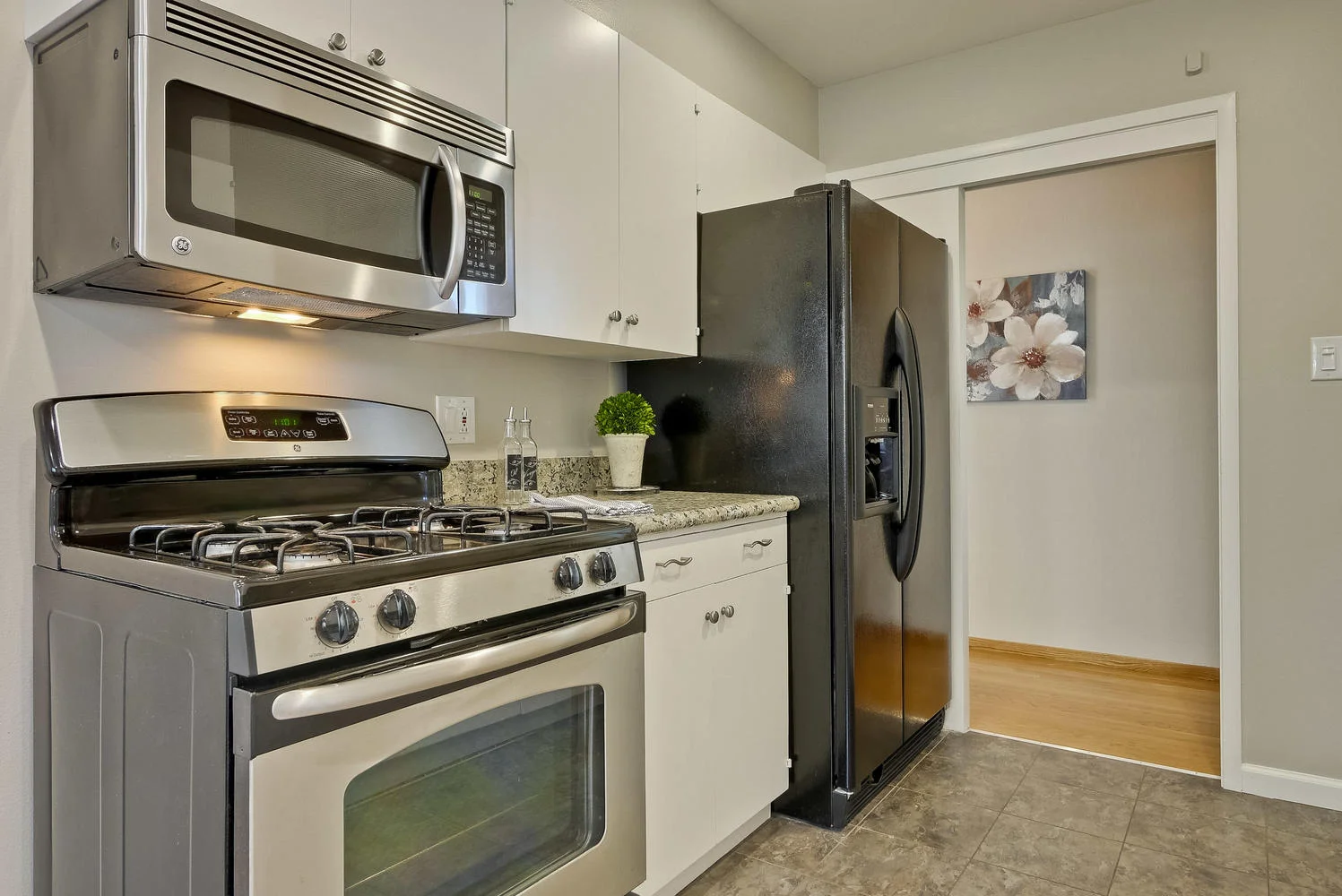 1435 Miramonte Avenue Mountain-large-022-31-Kitchen-1497x1000-72dpi.jpg