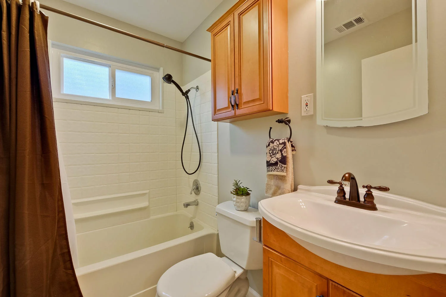 1435 Miramonte Avenue Mountain-large-040-17-Bathroom-1500x1000-72dpi.jpg