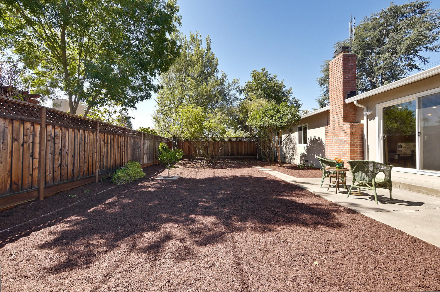 1435 Miramonte Avenue Mountain-large-044-43-Backyard-1500x996-72dpi.jpg