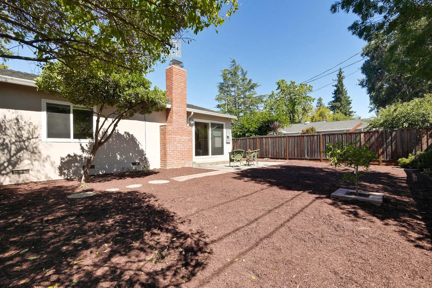 1435 Miramonte Avenue Mountain-large-045-42-Backyard-1500x1000-72dpi.jpg