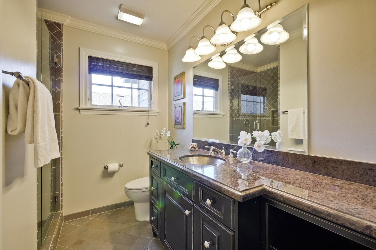 Bathroom 4_mls.jpg