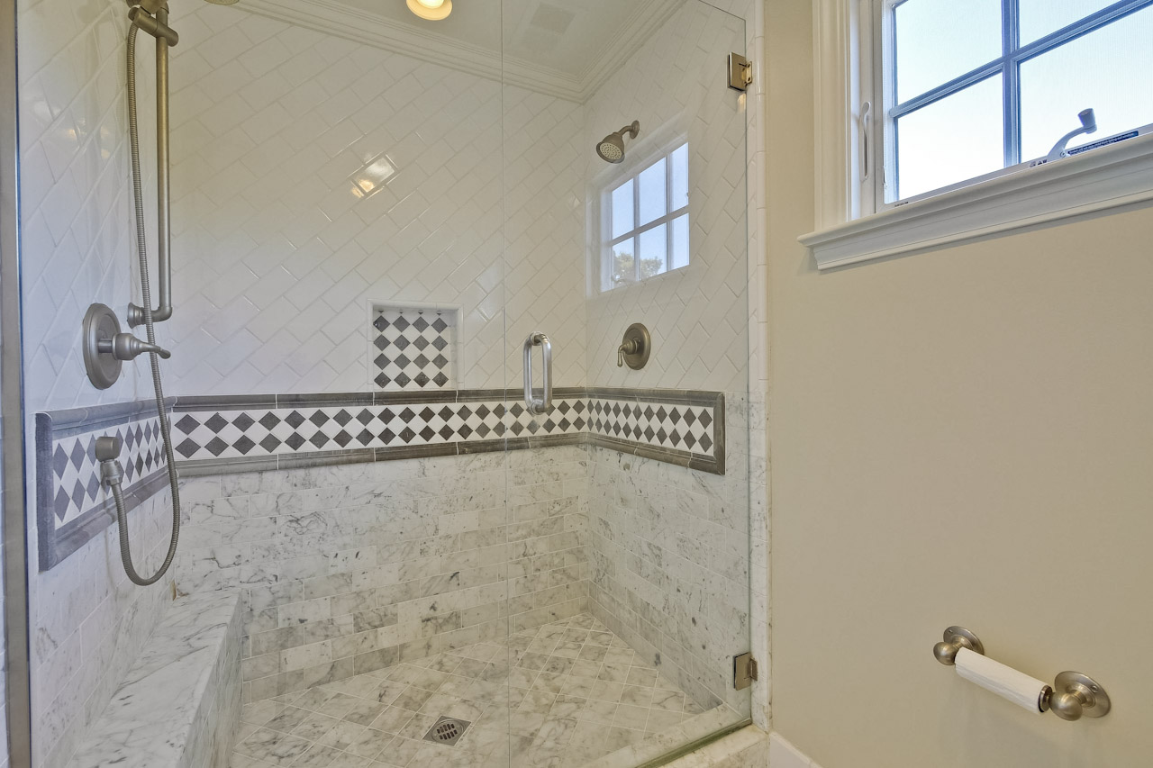 Master Bathroom      4_mls.jpg