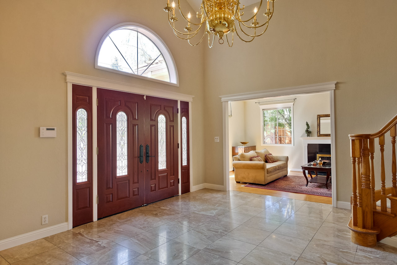 Entrance 1_mls.jpg