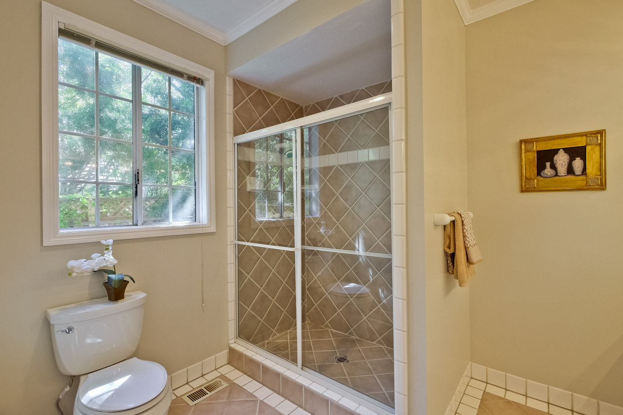 Bathroom 2_mls.jpg