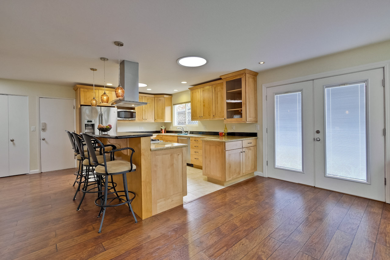 Kitchen 1_mls.jpg