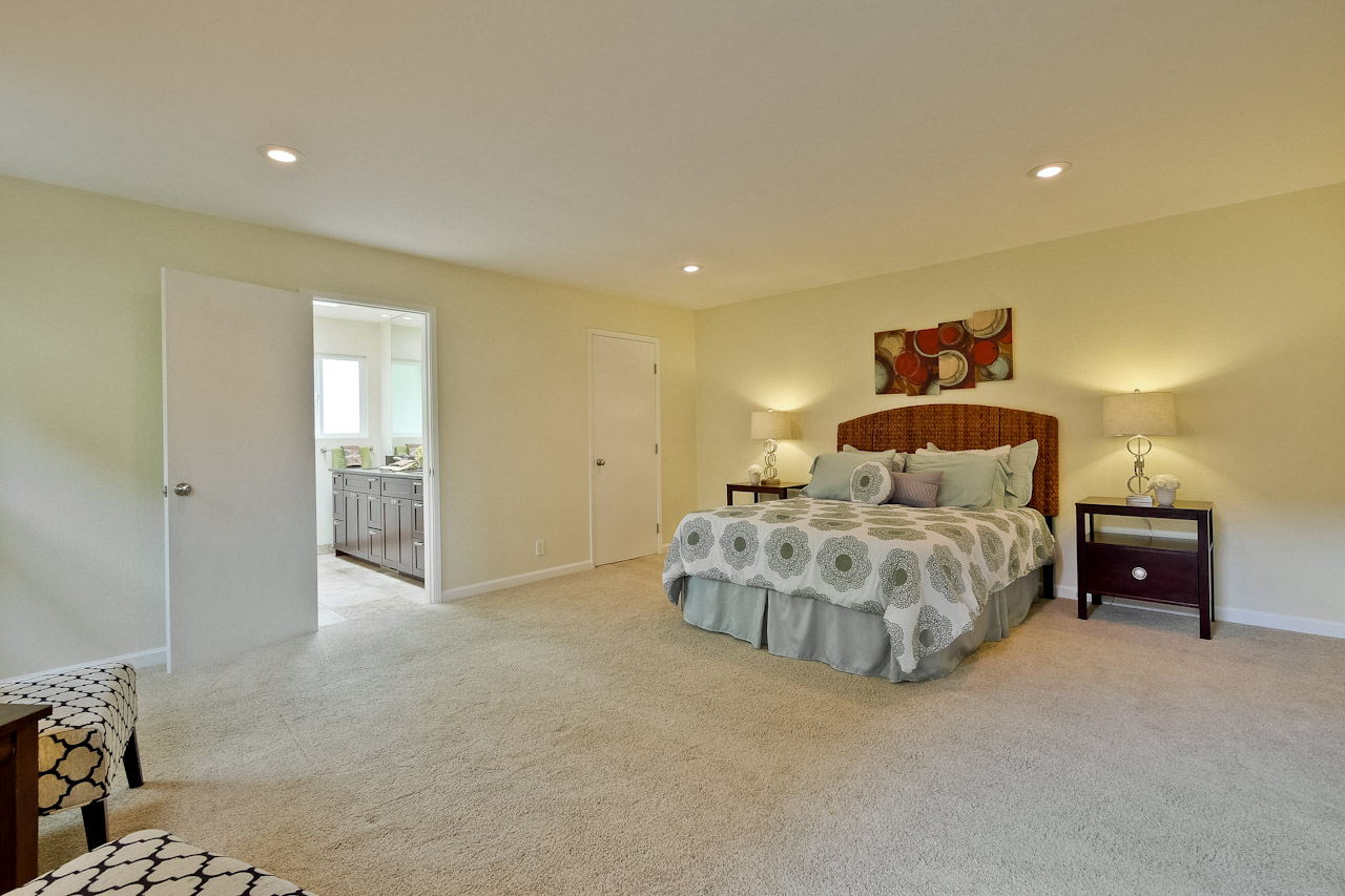 Master Bedroom 1_mls.jpg