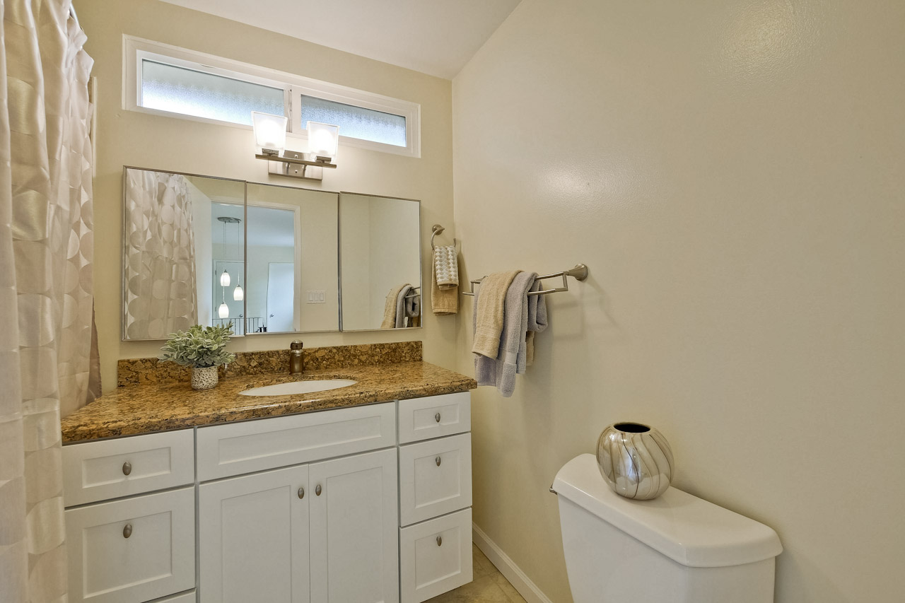 Bathroom 1_mls.jpg