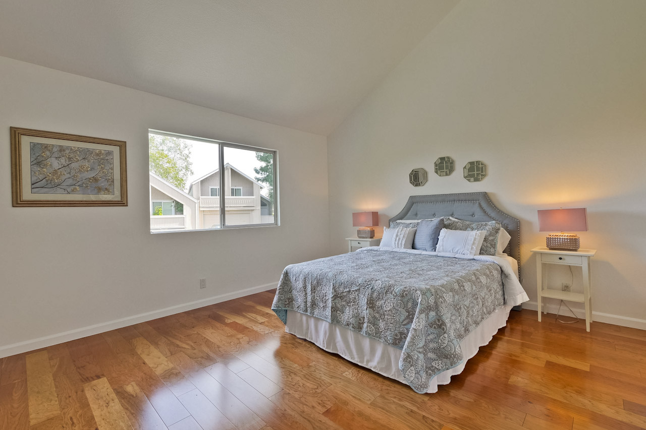 Master Bedroom 1_mls.jpg