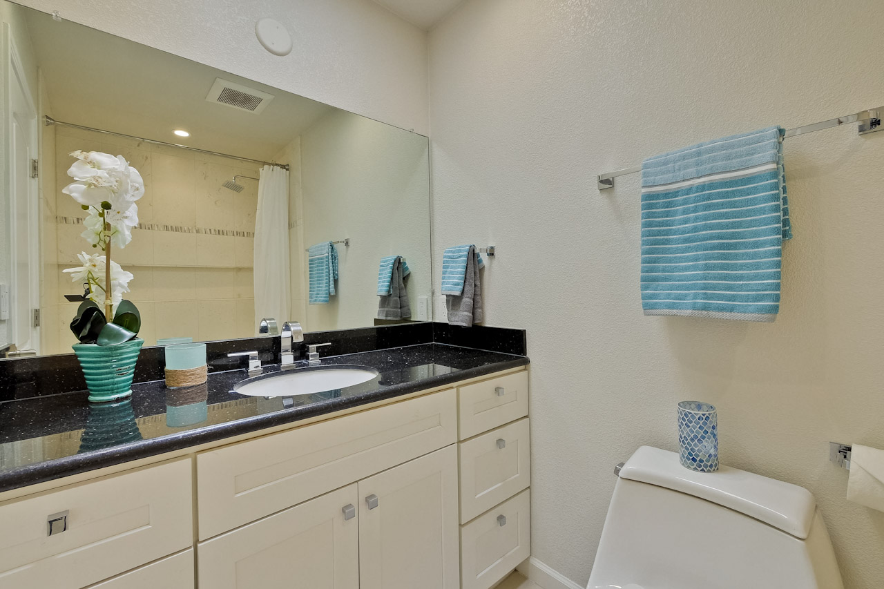 Bathroom 1_mls.jpg