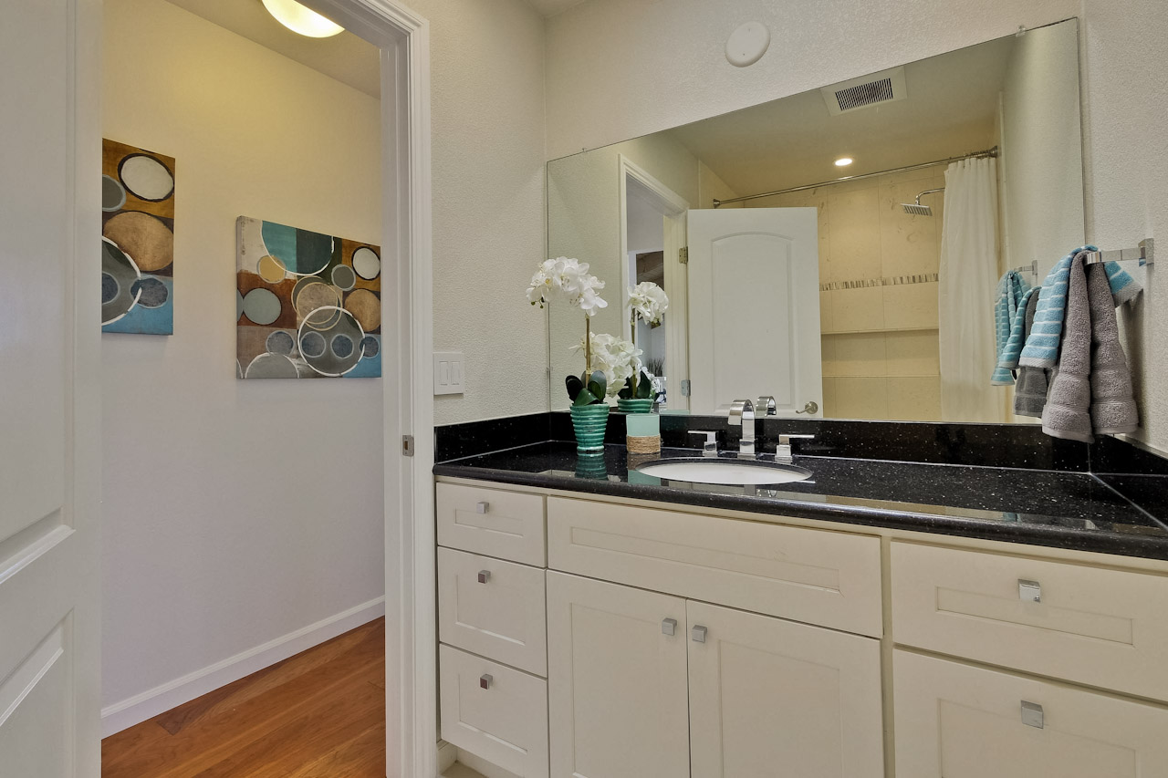 Bathroom 2_mls.jpg