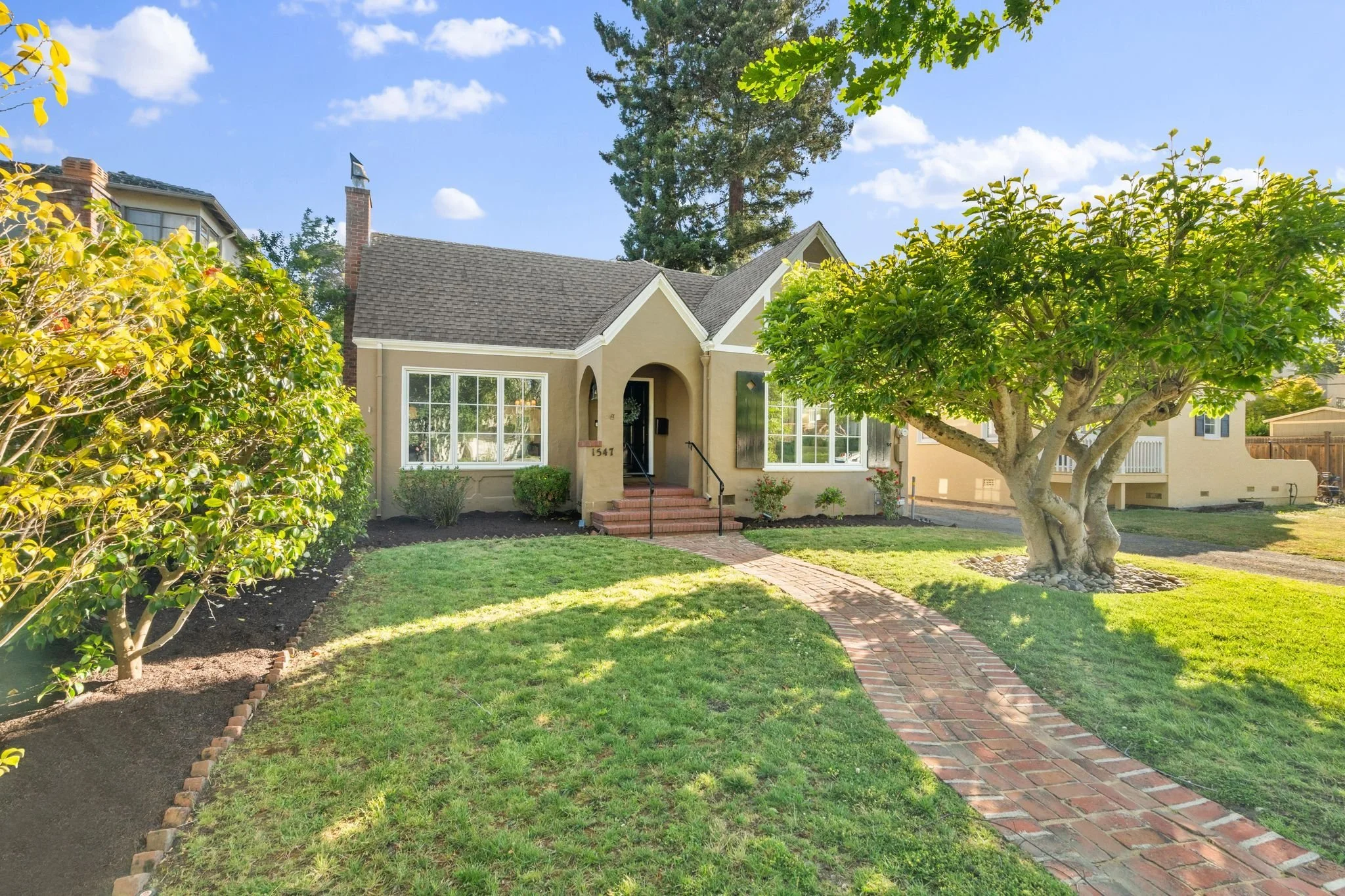 1547 Columbus Ave, Burlingame