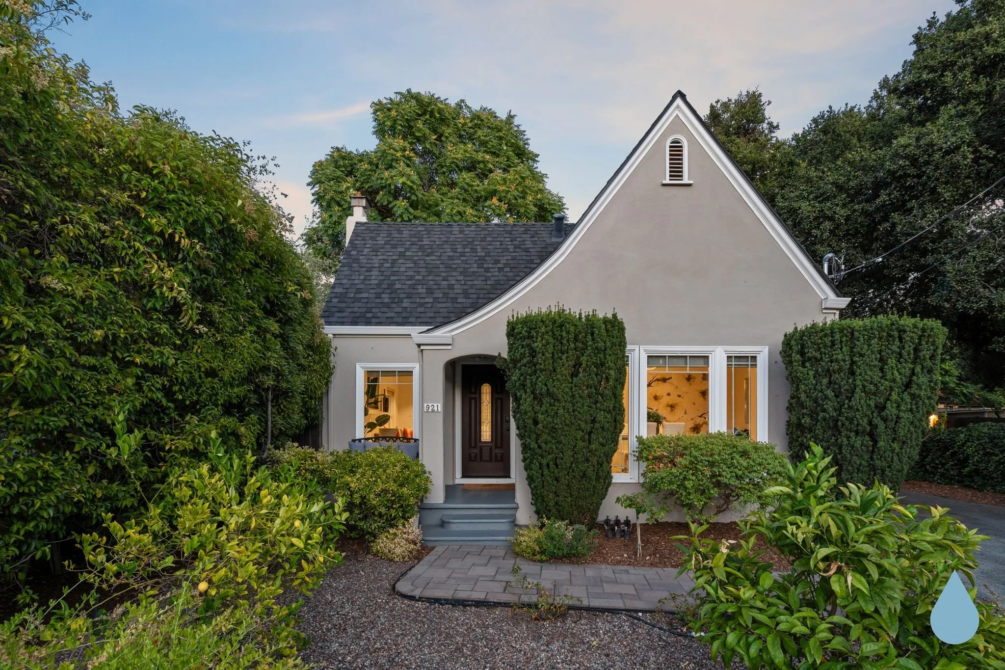 921 Sherwood Ave, Los Altos