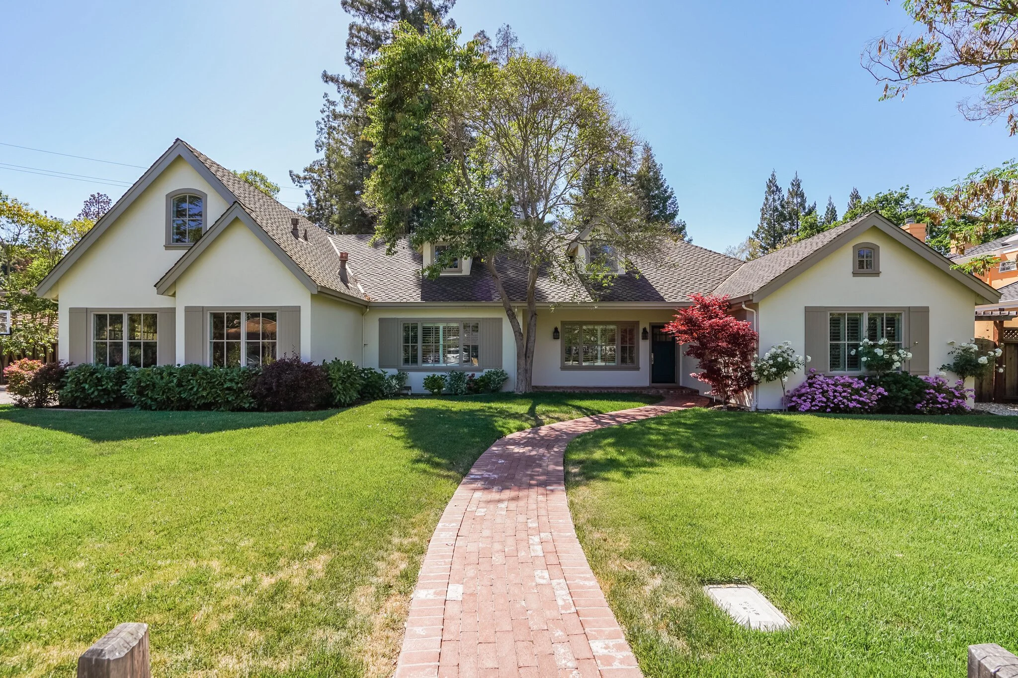 1052 Echo Drive, Los Altos