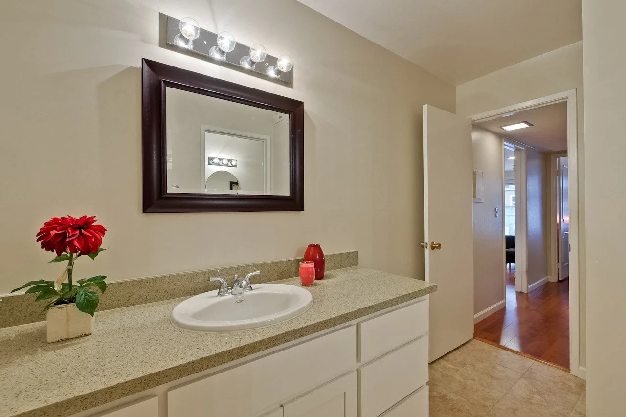 Bathroom      3_mls.jpg