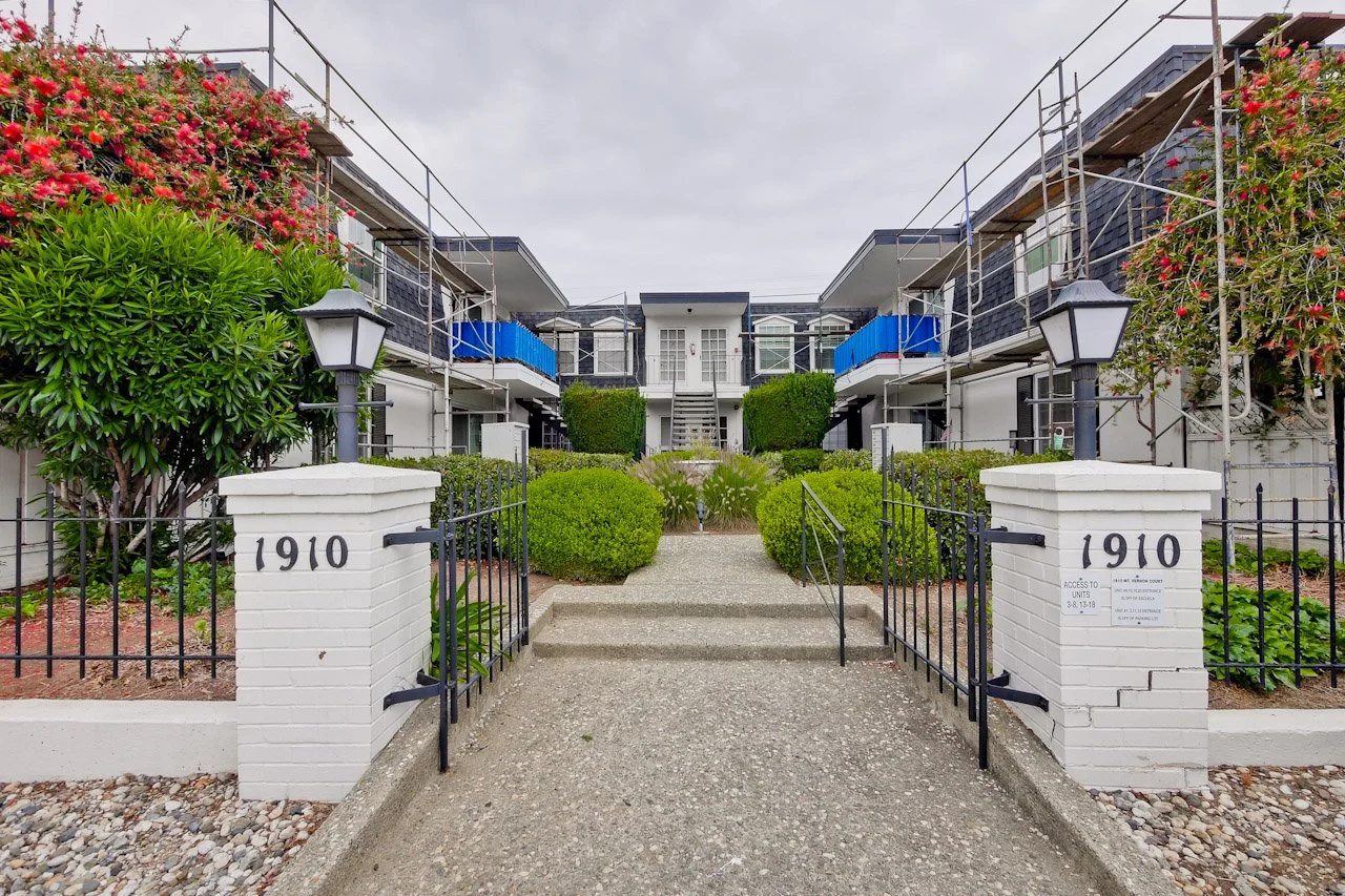 Front      1_mls.jpg