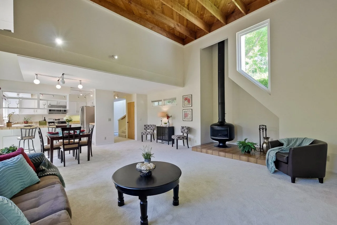 Living Room      4_mls.jpg