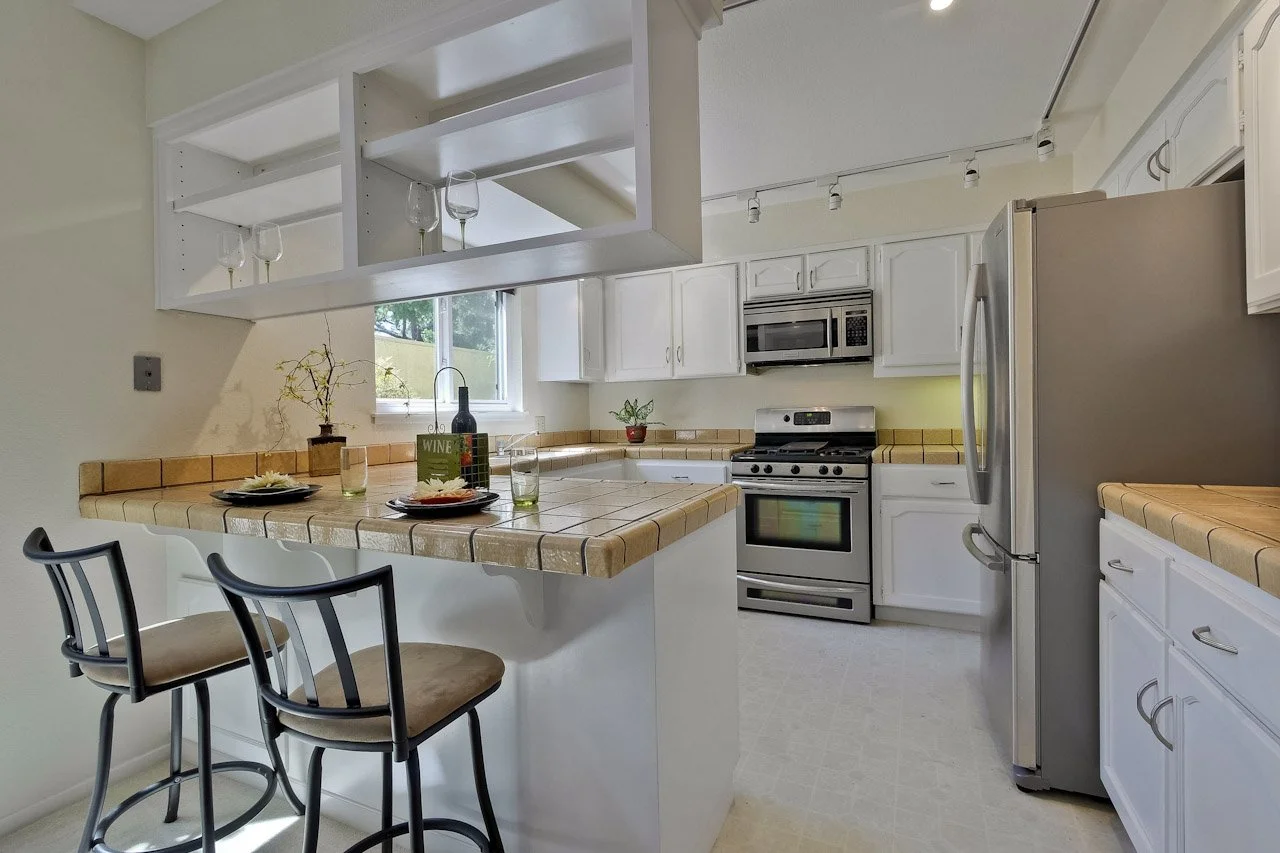 Kitchen      1_mls.jpg