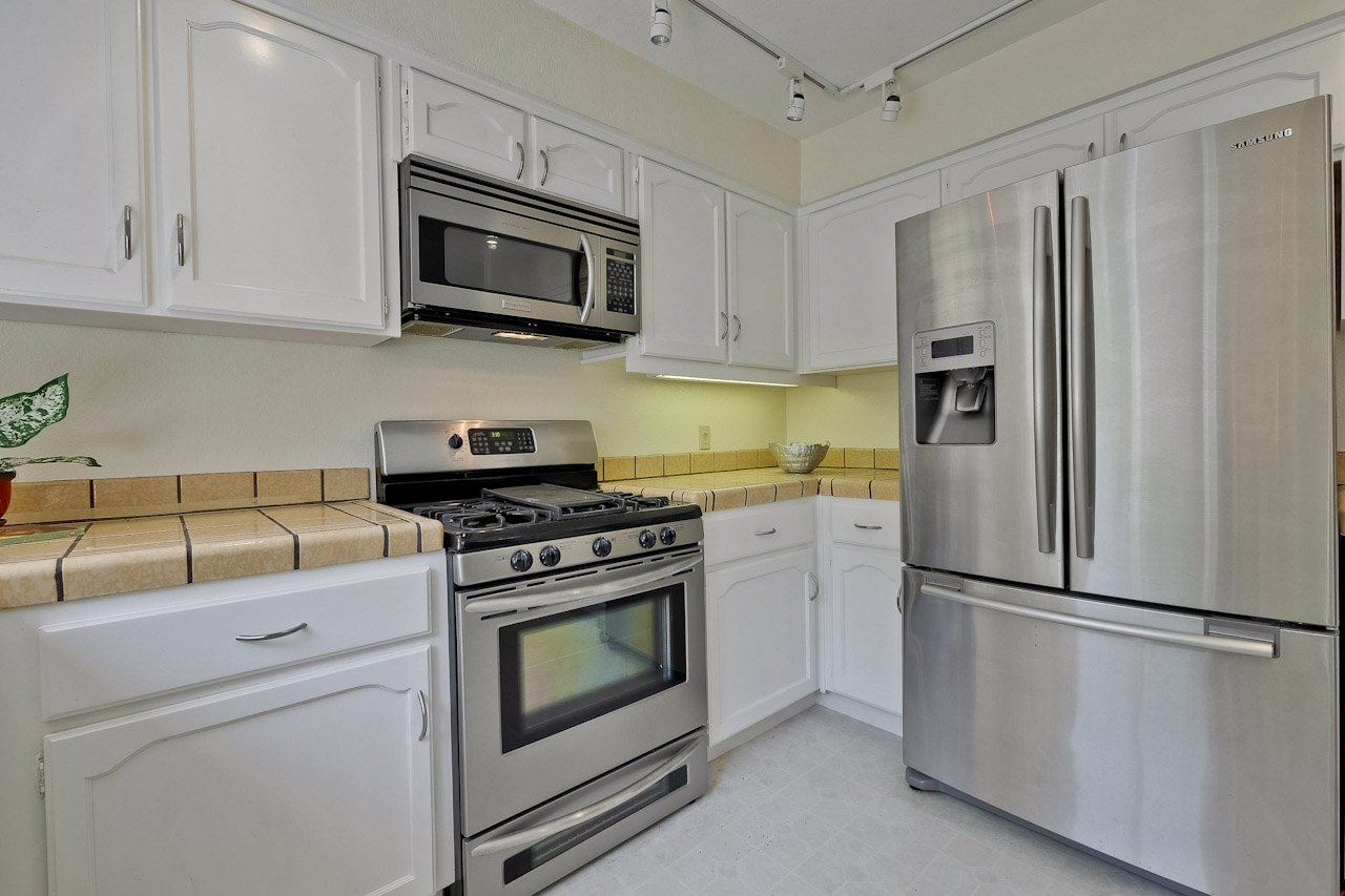 Kitchen      4_mls.jpg