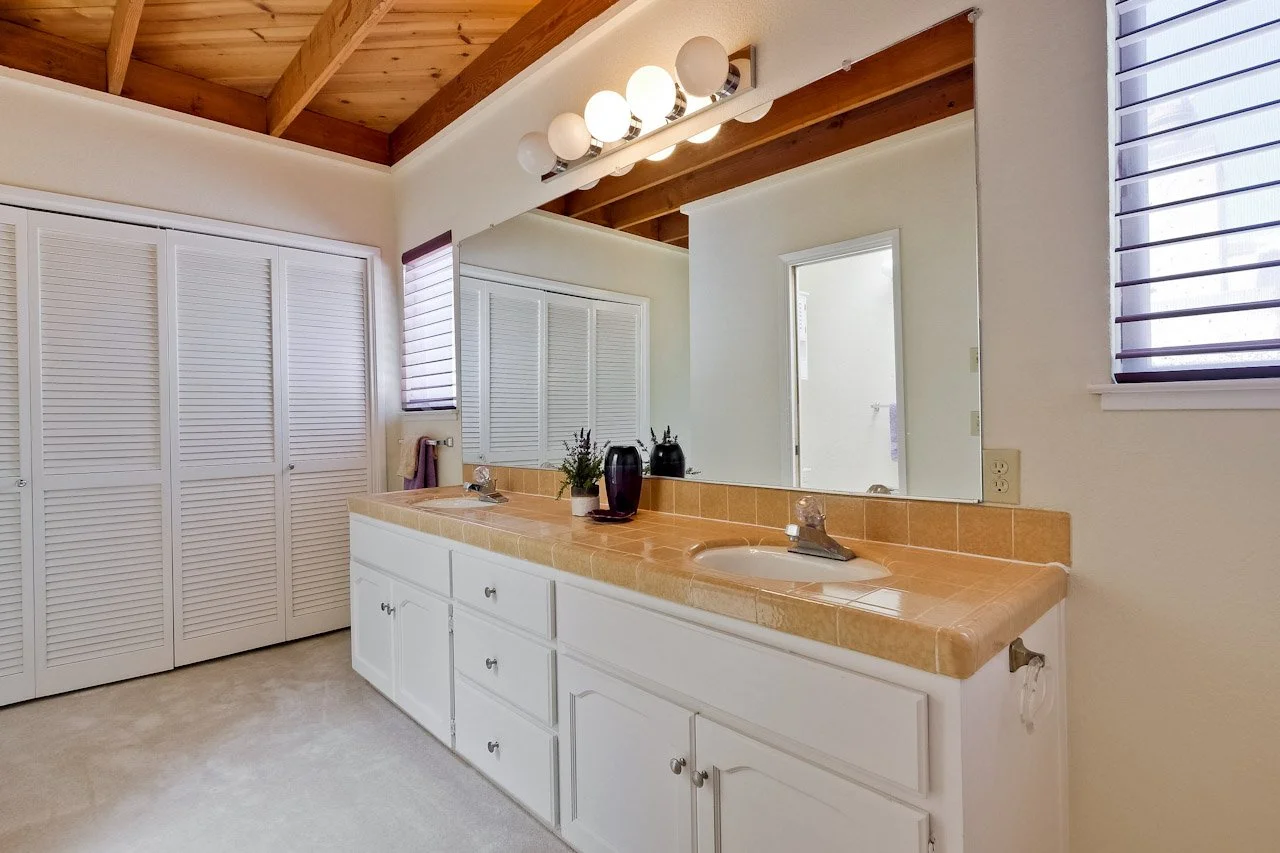 Master Bathroom      1_mls.jpg