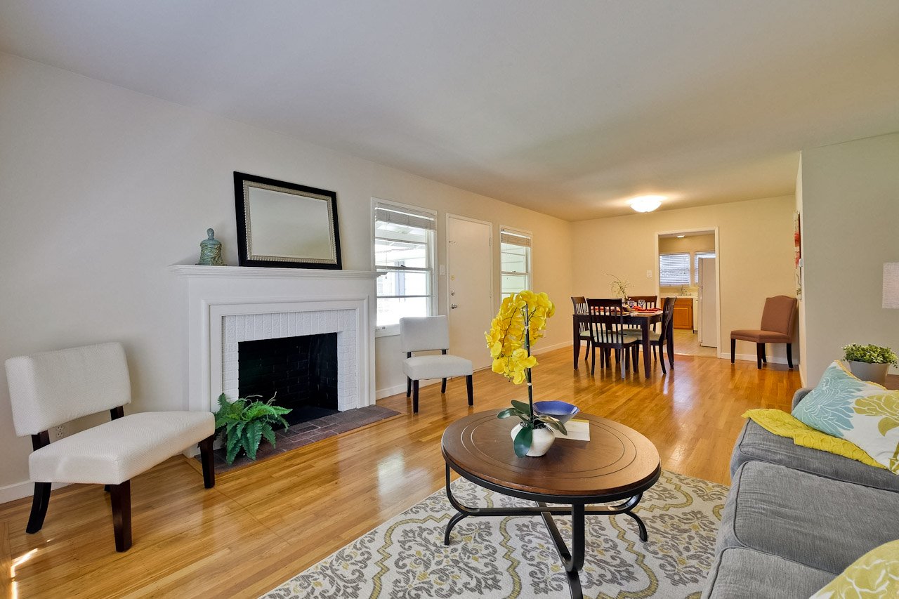 Living Room      4_mls.jpg