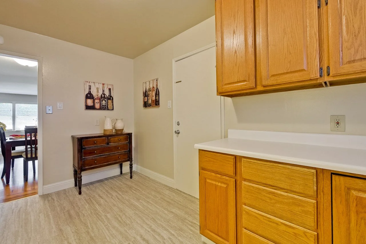 Kitchen      5_mls.jpg