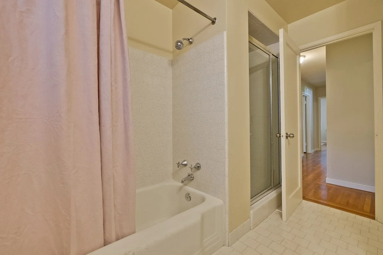 Bathroom      3_mls.jpg