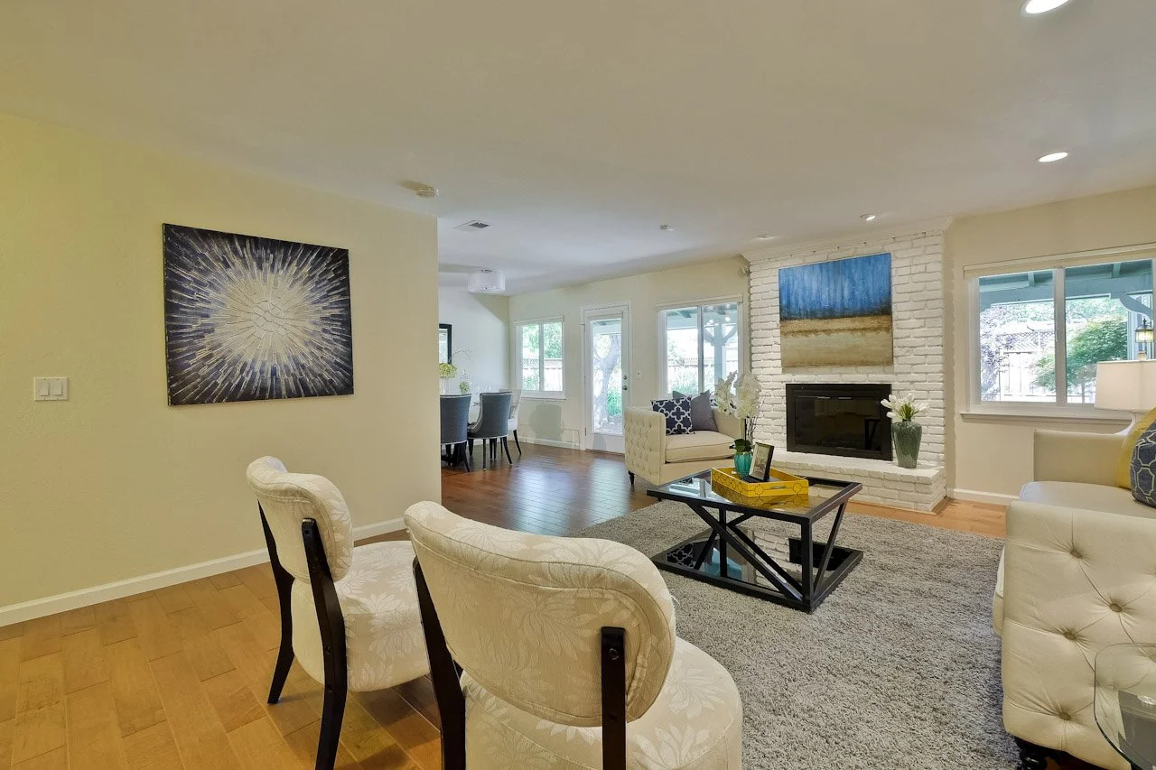 Living Room      4_mls.jpg