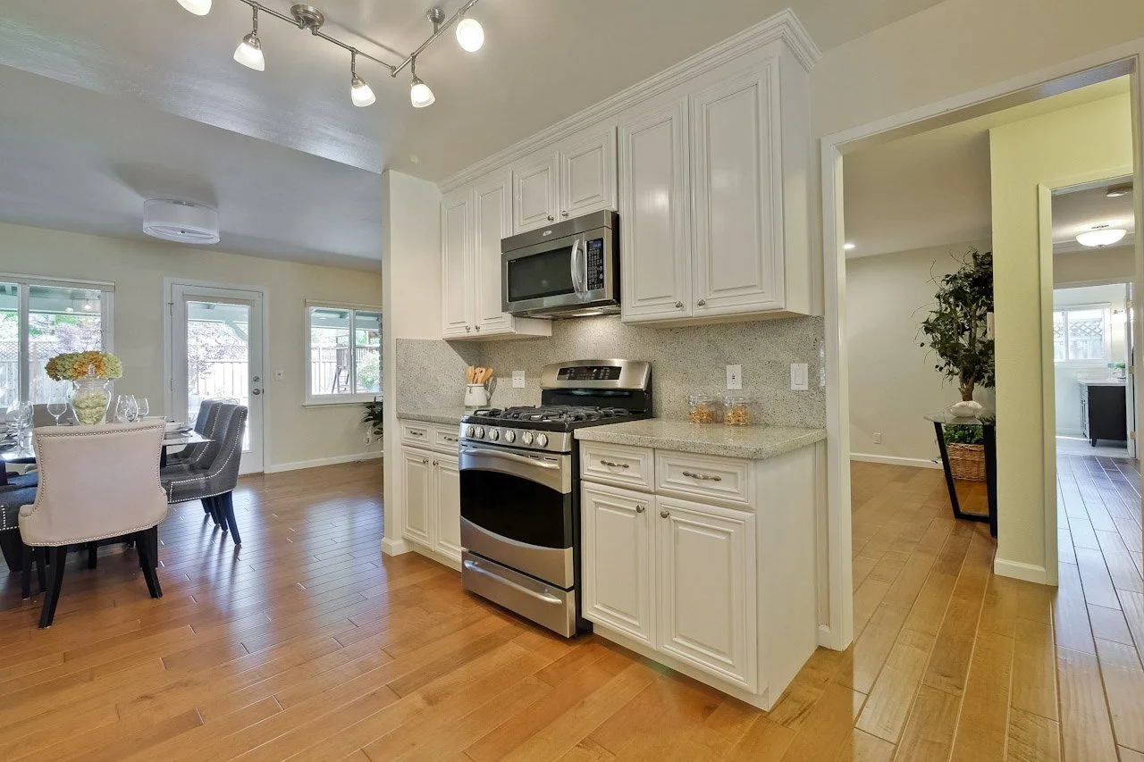 Kitchen      4_mls.jpg