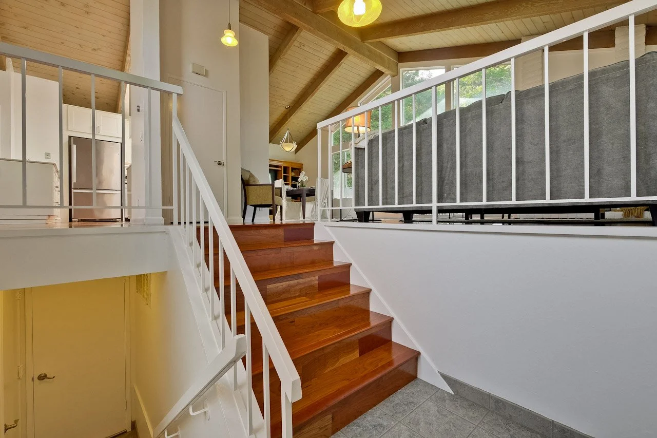 Entrance      1_mls.jpg