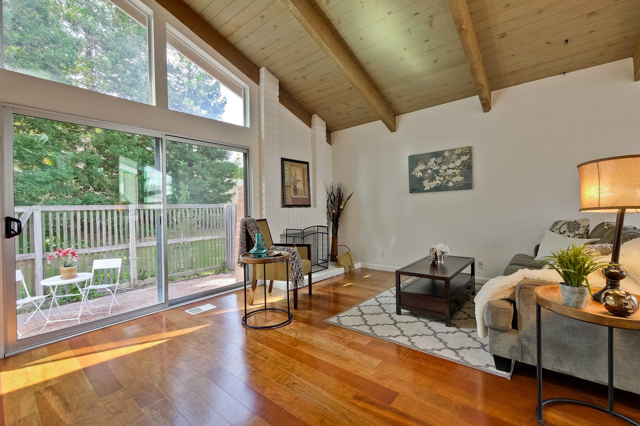 Living Room      1_mls.jpg