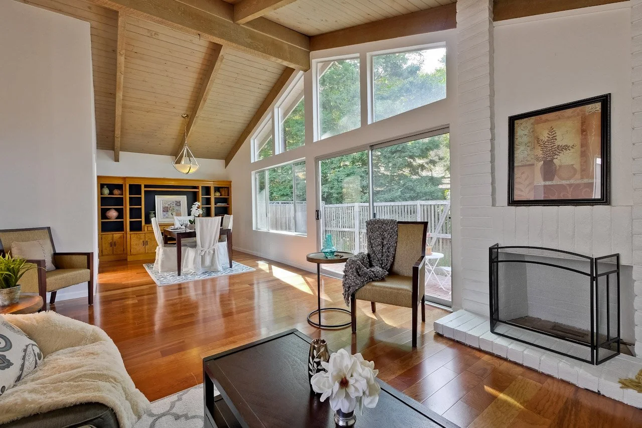 Living Room      5_mls.jpg