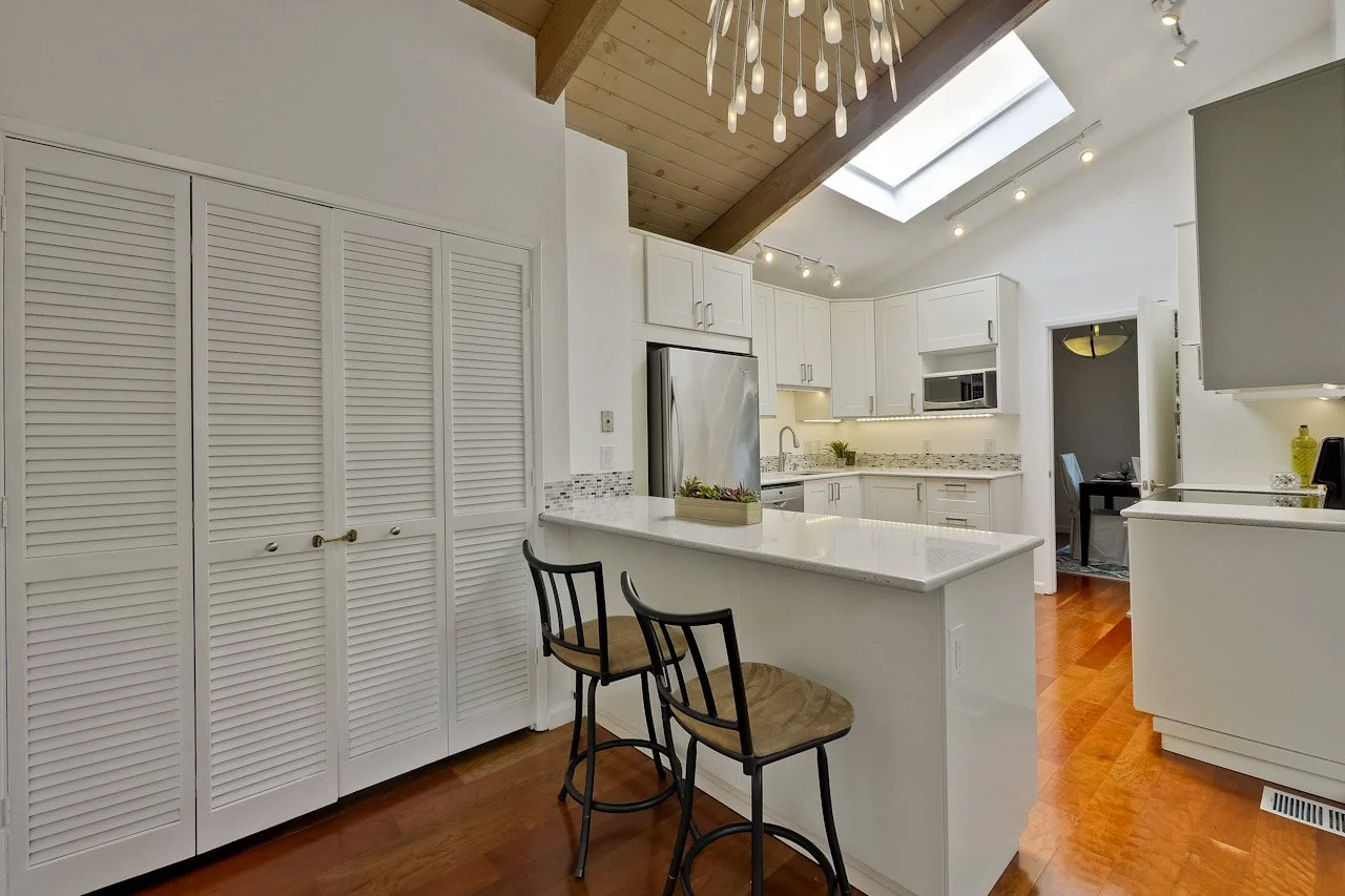 Kitchen      5_mls.jpg