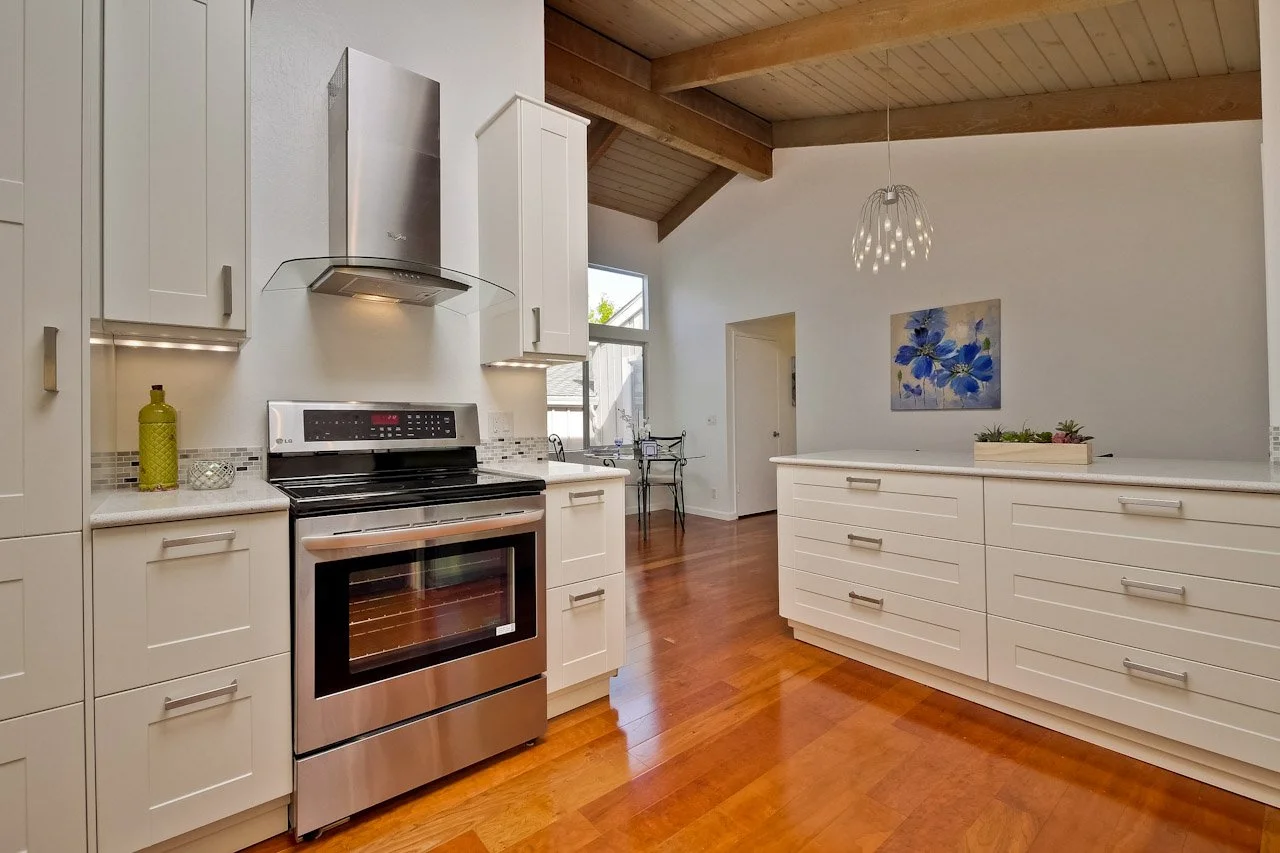 Kitchen      4_mls.jpg