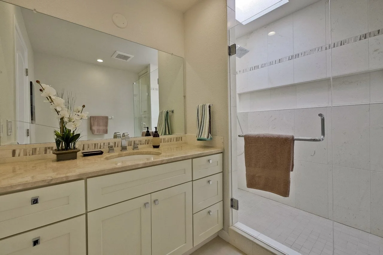 Master Bathroom      1_mls.jpg
