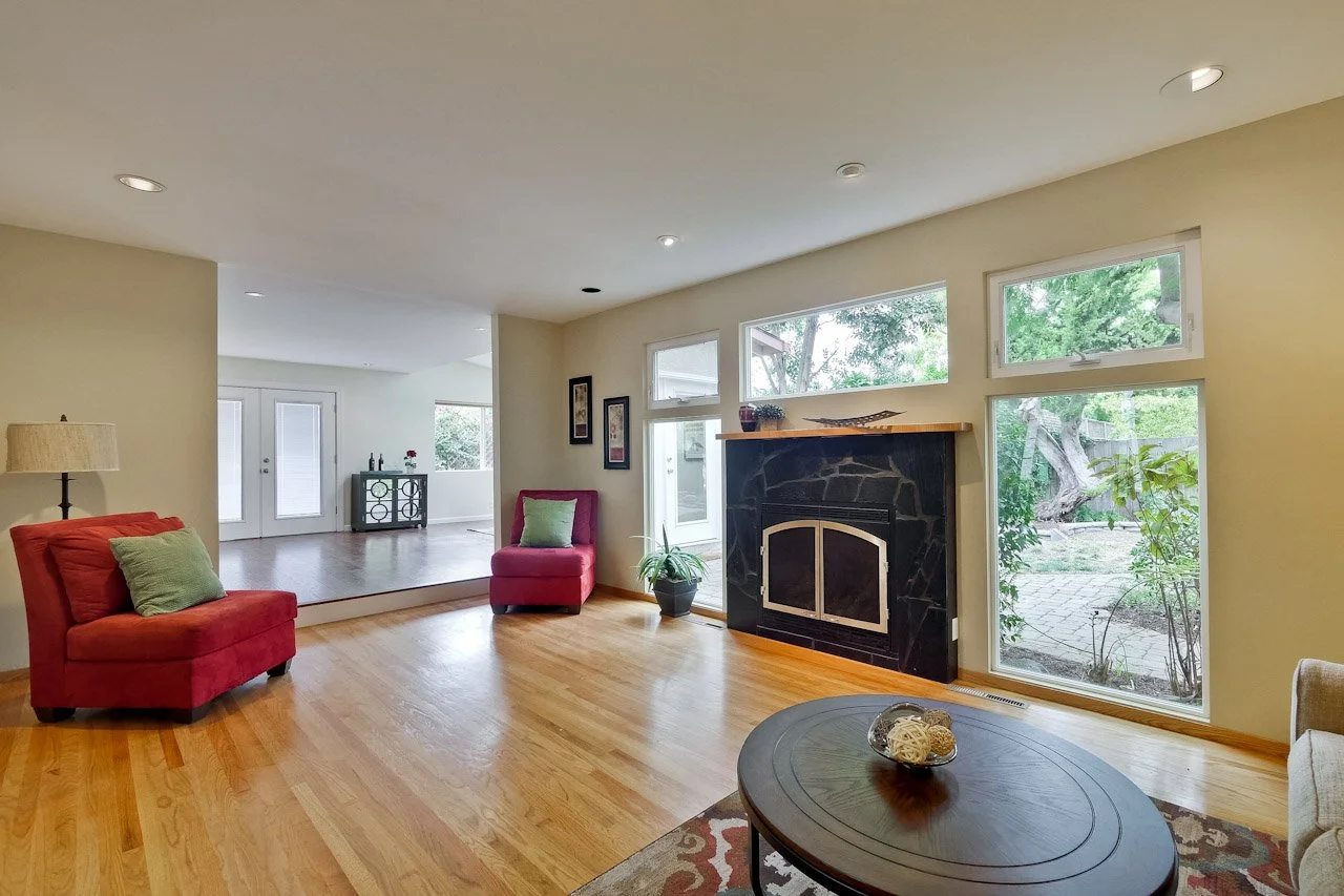 Living Room      5_mls.jpg