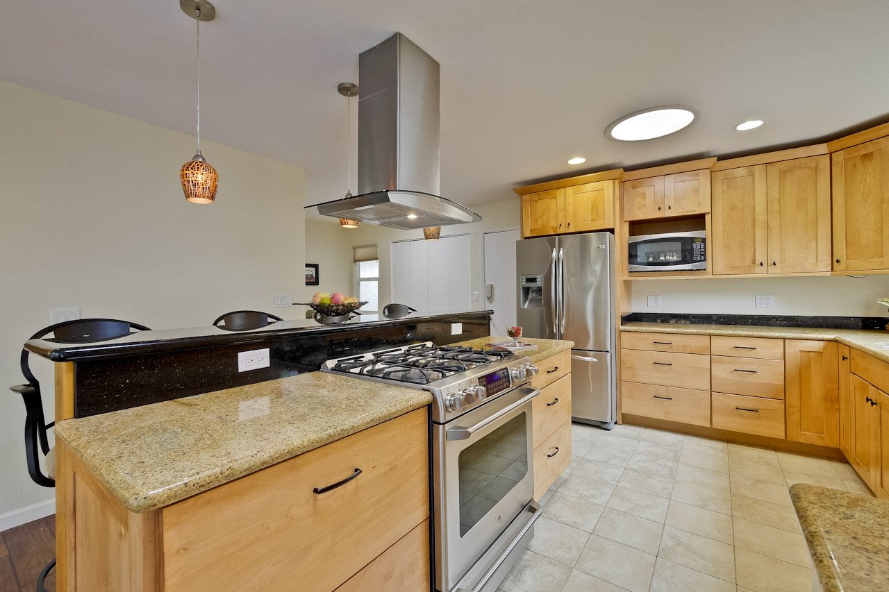 Kitchen      4_mls.jpg