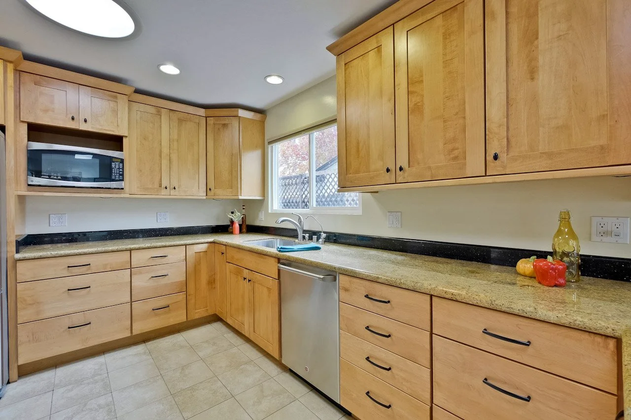 Kitchen      10_mls.jpg