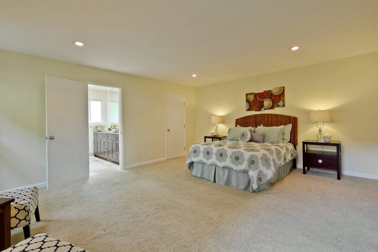 Master Bedroom      1_mls.jpg