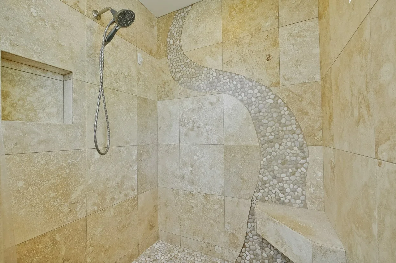 Master Bathroom      4_mls.jpg