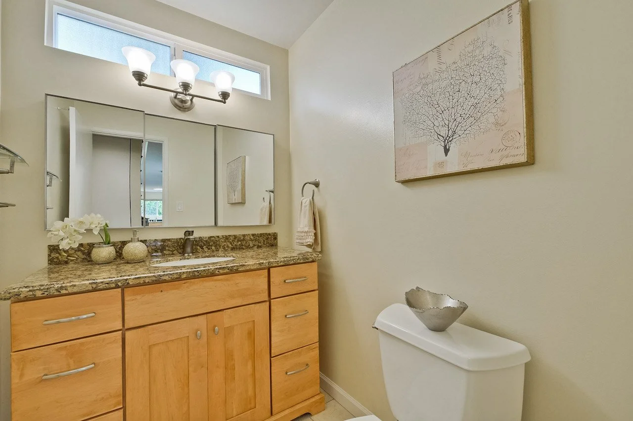 Bathroom      3_mls.jpg