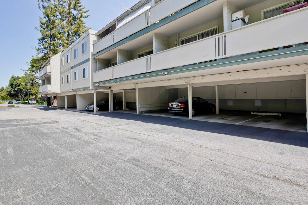 Parking      3_mls.jpg