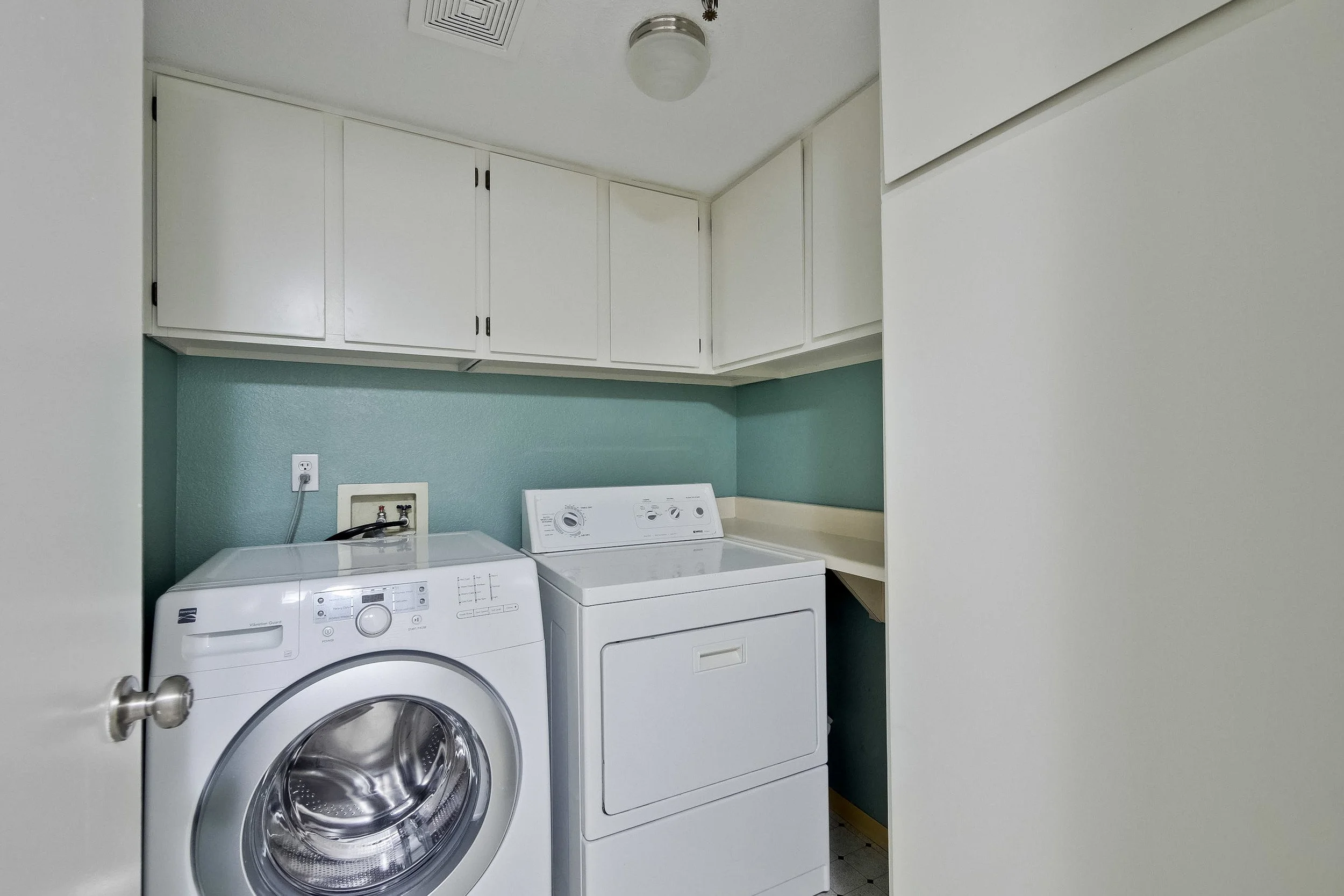 Laundry Room      1.jpg