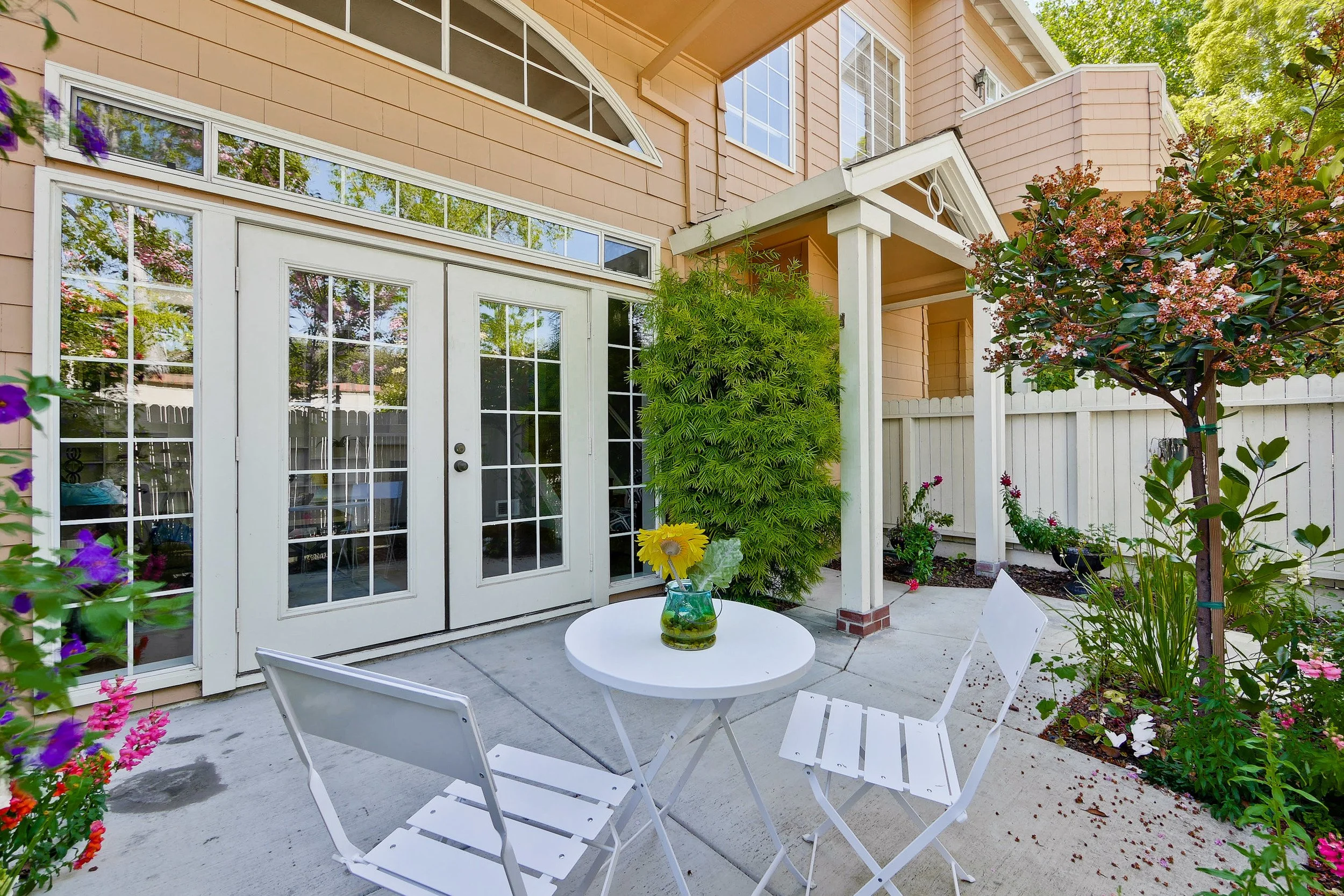 Front Patio      1.jpg