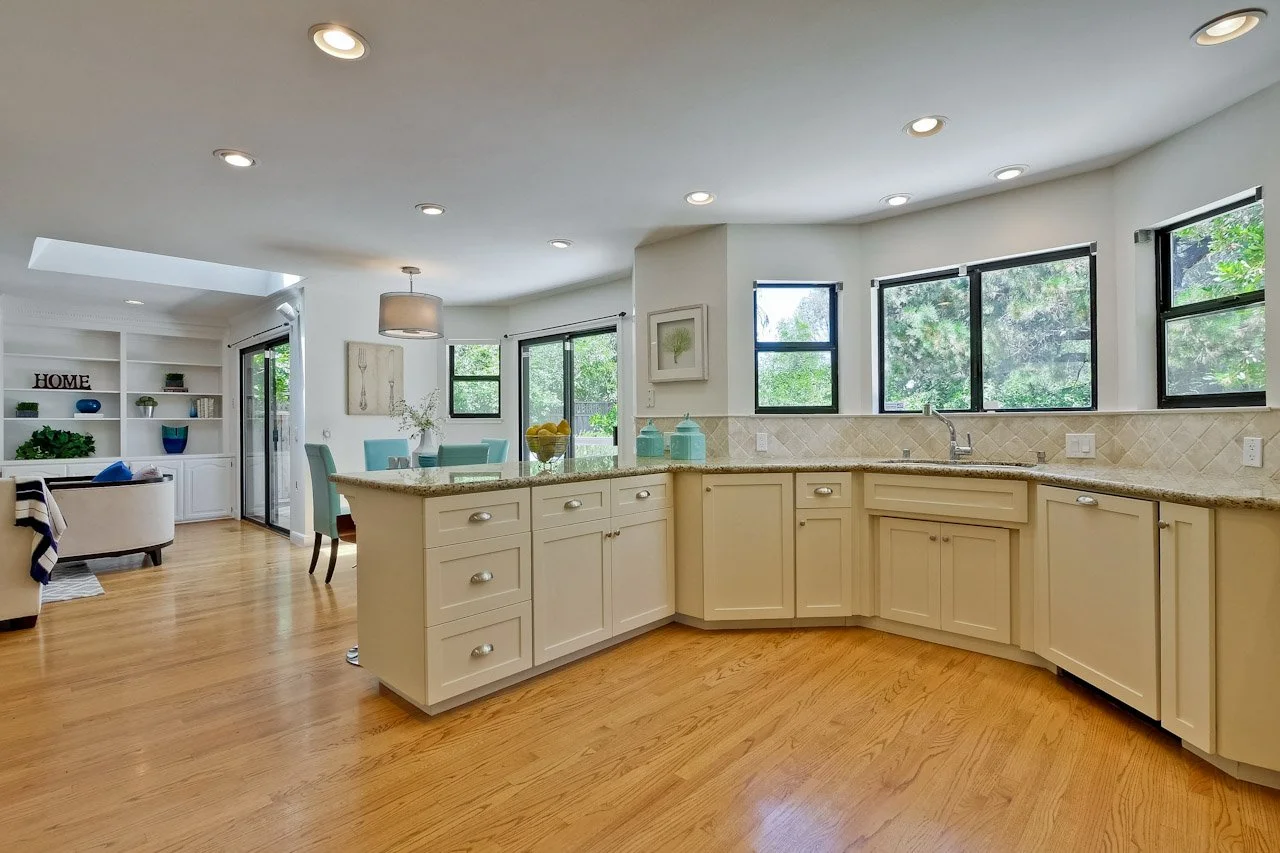 Kitchen      1_mls.jpg